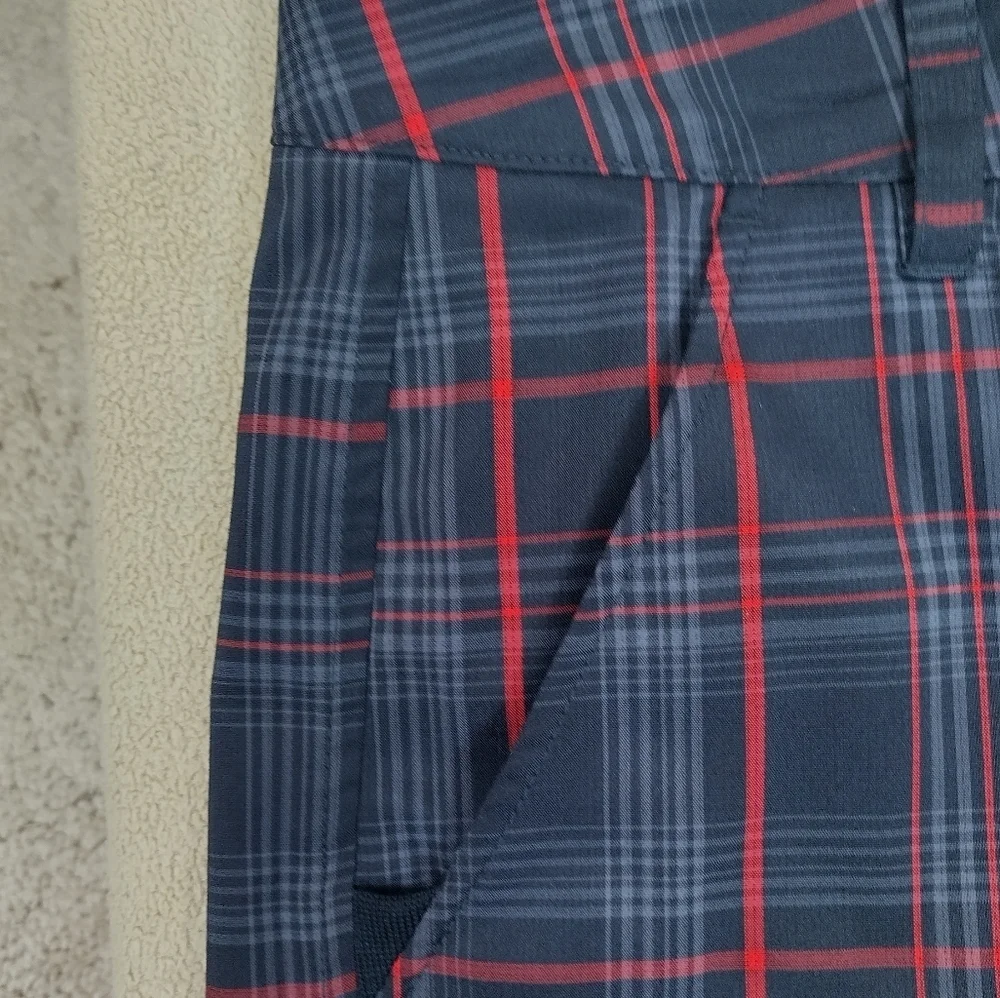 Fila Sports Men's Golf Shorts Size 32 Course Wear Black And Red Striped